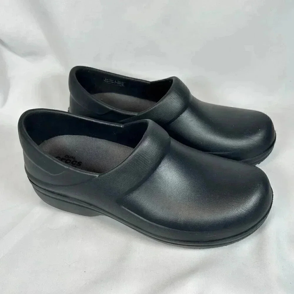 Crocs Size 6W Black Clogs Dual Comfort Nursing Work Clogs Slip On - Picture 2 of 9